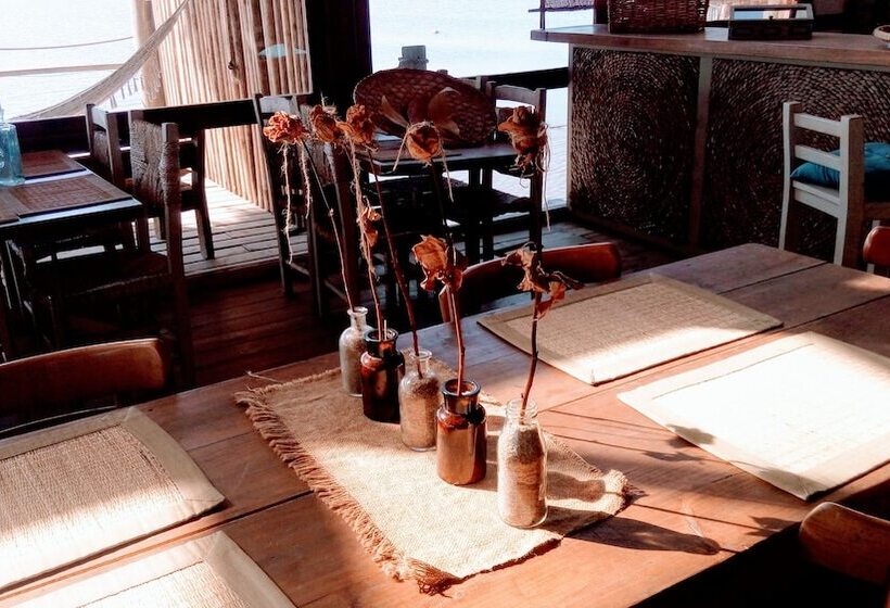 فندق Laguna Garzon Lodge