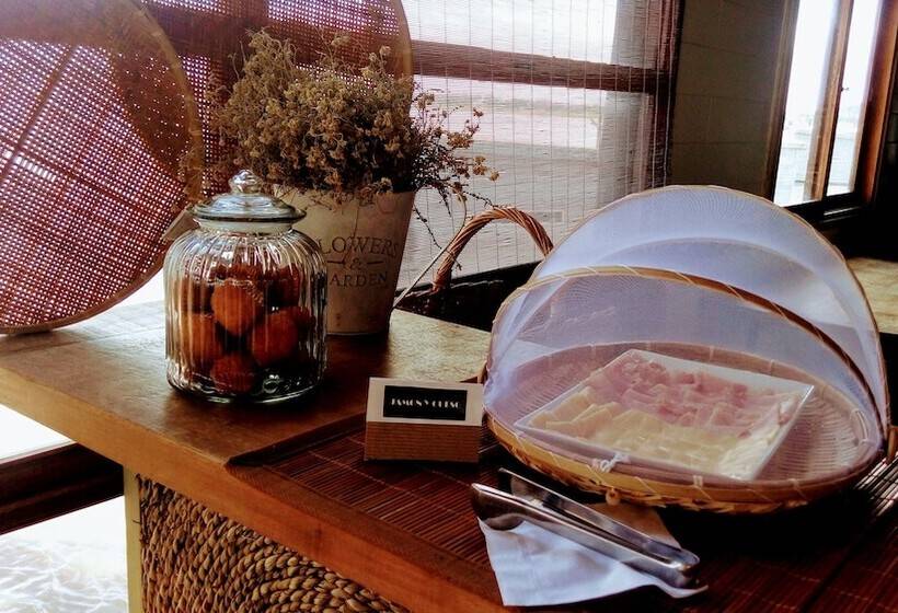 فندق Laguna Garzon Lodge