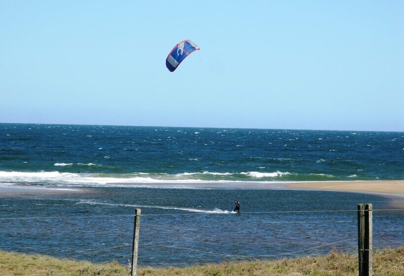 فندق Laguna Garzon Lodge