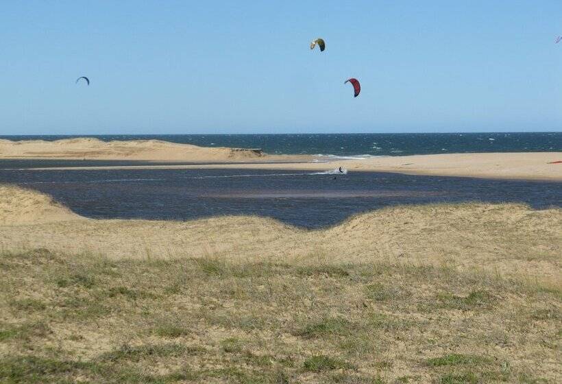 فندق Laguna Garzon Lodge