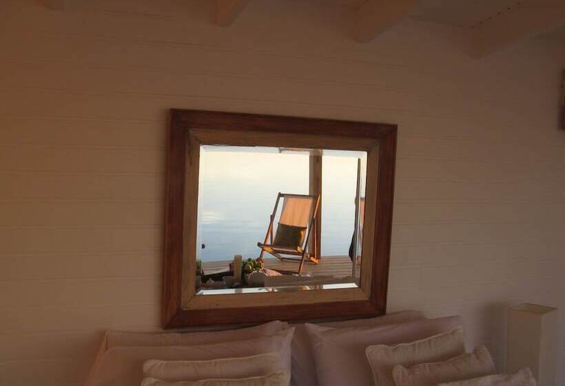 هتل Laguna Garzon Lodge