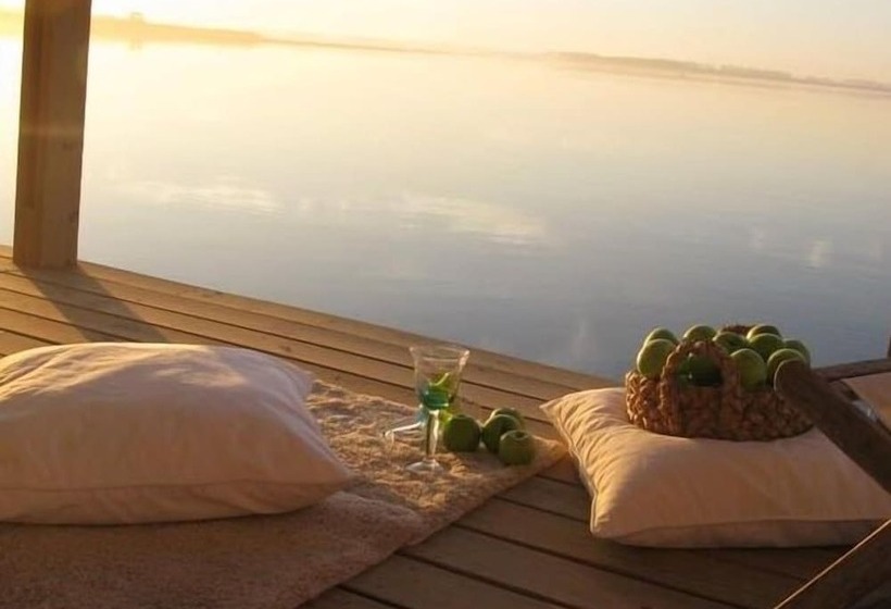 فندق Laguna Garzon Lodge