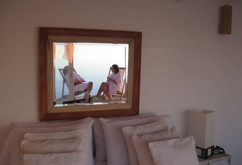 فندق Laguna Garzon Lodge