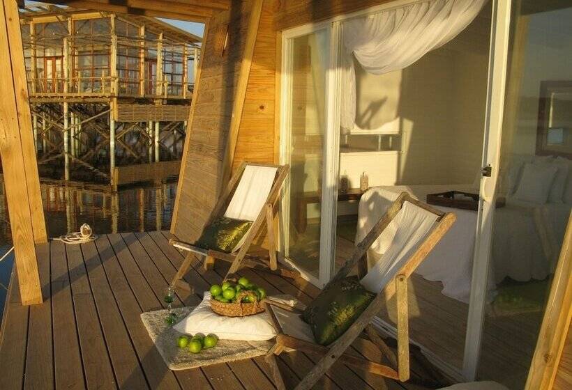 هتل Laguna Garzon Lodge