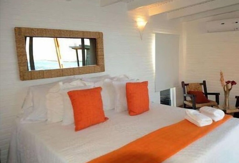 فندق Laguna Garzon Lodge