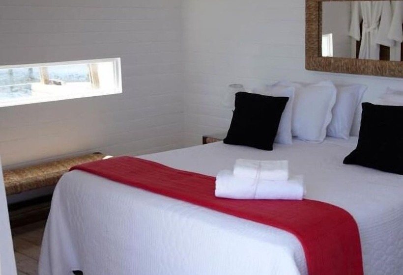 هتل Laguna Garzon Lodge