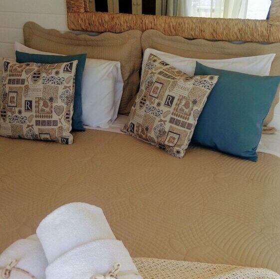 هتل Laguna Garzon Lodge