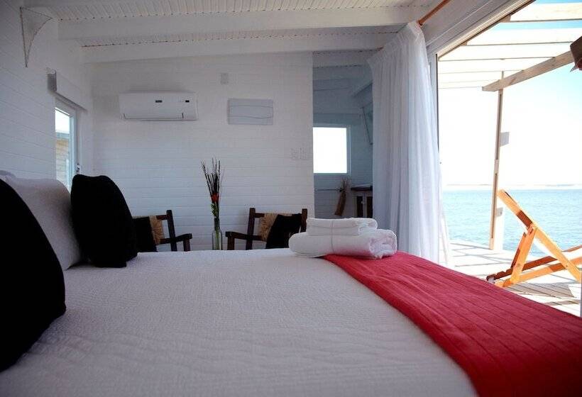 فندق Laguna Garzon Lodge