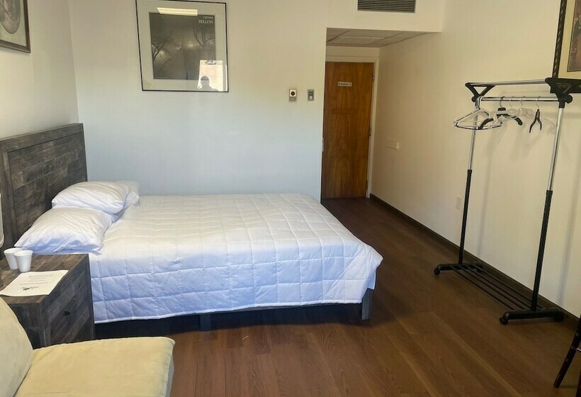 فندق Rolling Pines Golf & Banquet Facility