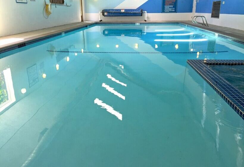 33sw   Wifi   Fireplace   Amenities   Sleeps 4