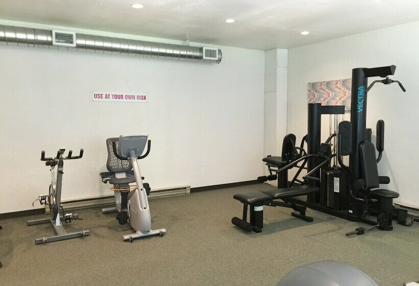 33sw   Wifi   Fireplace   Amenities   Sleeps 4