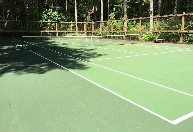 33sw   Wifi   Fireplace   Amenities   Sleeps 4