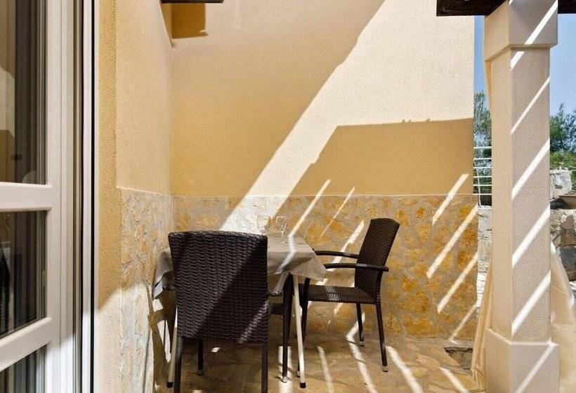 پانسیون Room In Guest Room   Comfy Apartments Next To The Beach