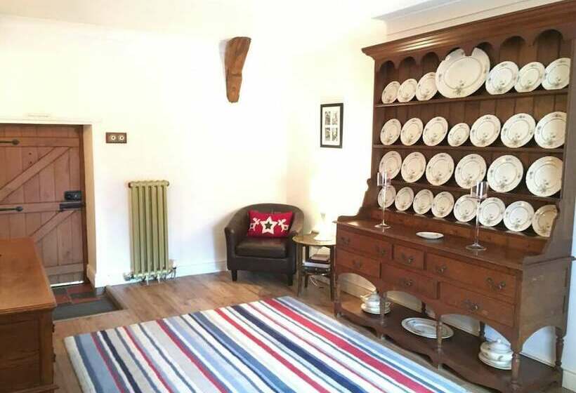 레지던스 Traditional Cosy Cottage With Rural Views Nr Coast