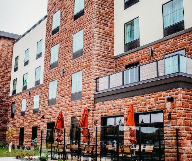 Cobblestone Hotel & Suites   International Falls