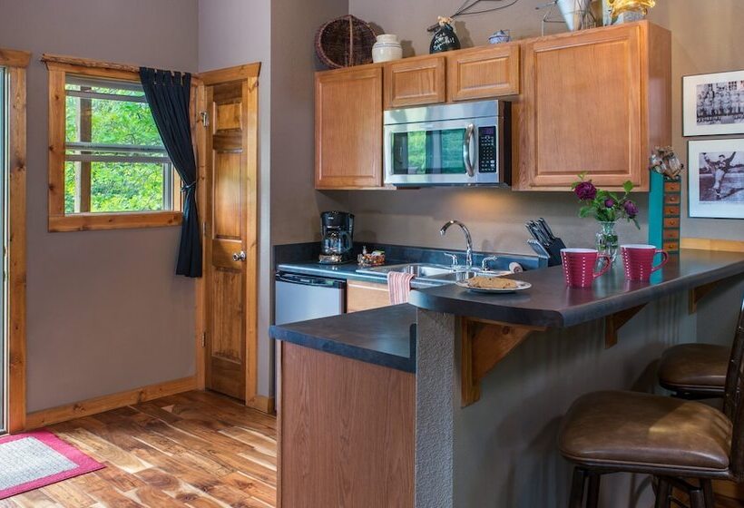 Eureka Sunset Cabins