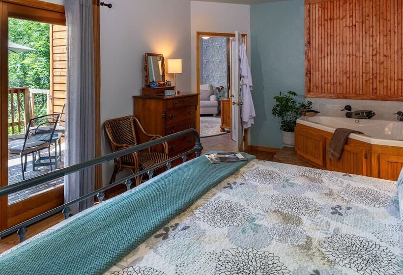 Eureka Sunset Cabins