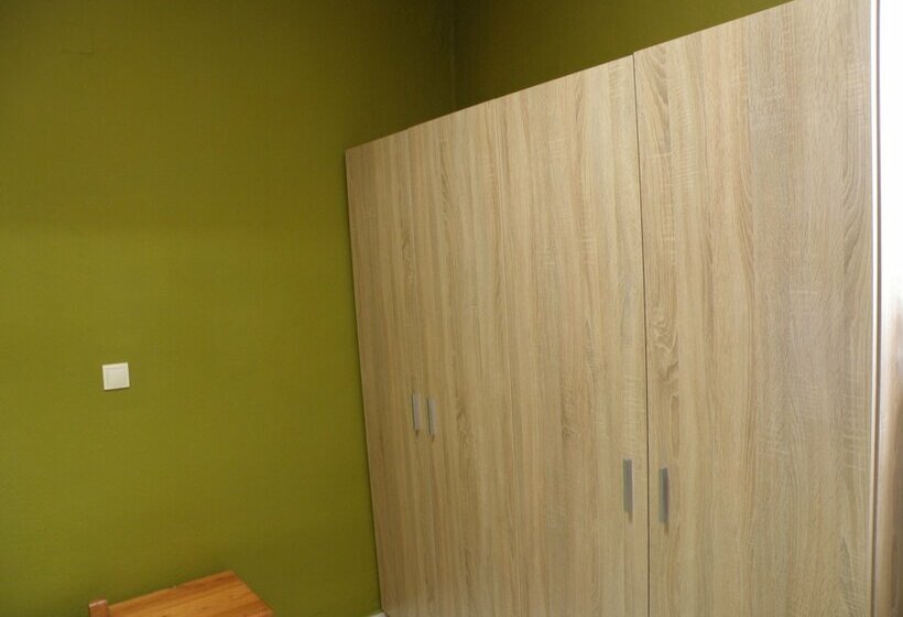 Farmhouses. 5 Guests 2 Bedrooms 3 Beds1 Bathroom