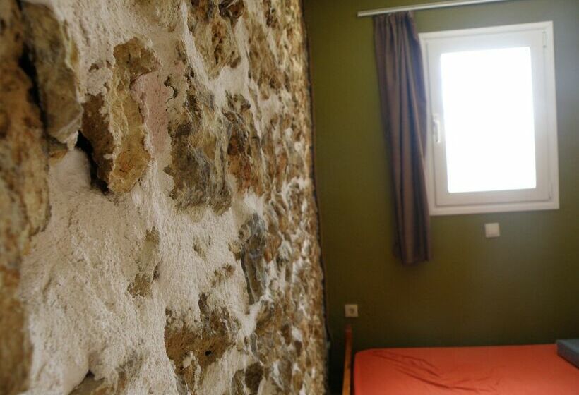 Farmhouses. 5 Guests 2 Bedrooms 3 Beds1 Bathroom