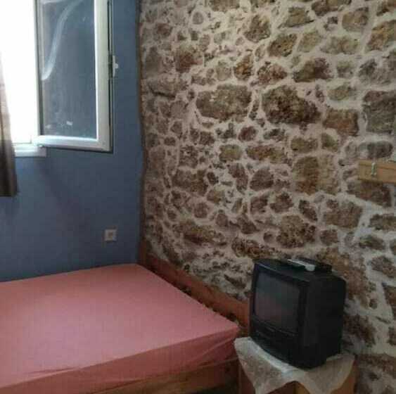 Farmhouses. 5 Guests 2 Bedrooms 3 Beds1 Bathroom