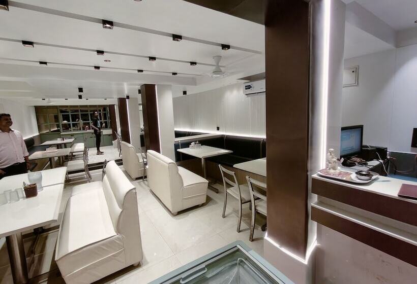 בית מלון כפרי Anand Palace