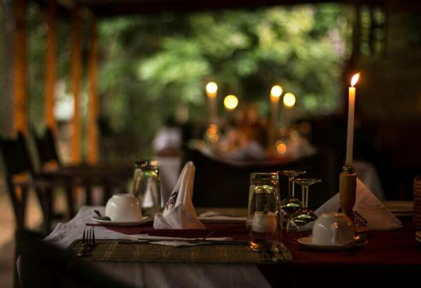 هتل Budongo Eco Lodge