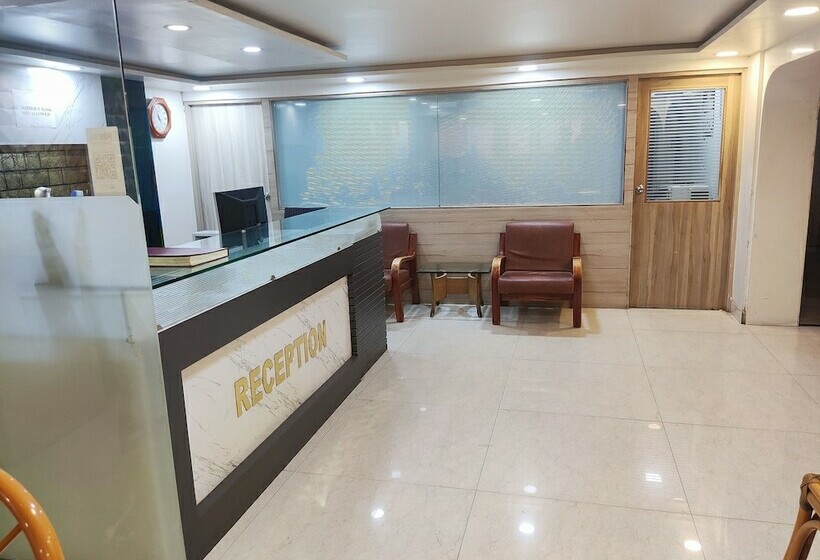 فندق Mukesh Residency
