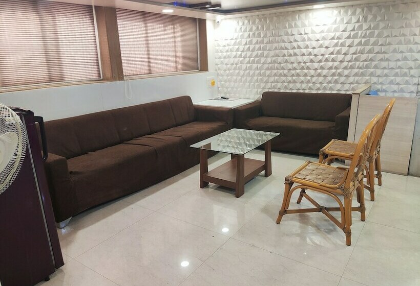 فندق Mukesh Residency