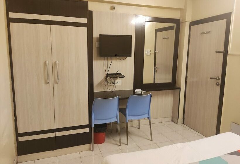 فندق Mukesh Residency