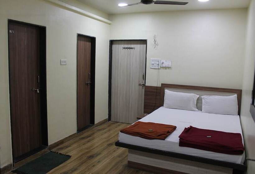 فندق Mukesh Residency