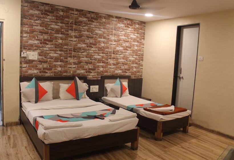 فندق Mukesh Residency