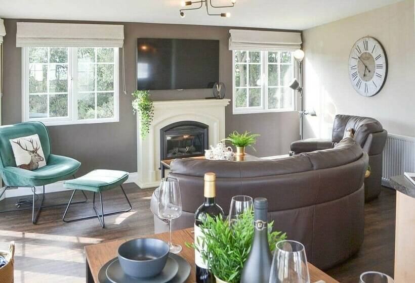 호텔 Remarkable 2bed Lodge In Morpeth With Hot Tub