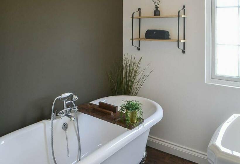 호텔 Remarkable 2bed Lodge In Morpeth With Hot Tub