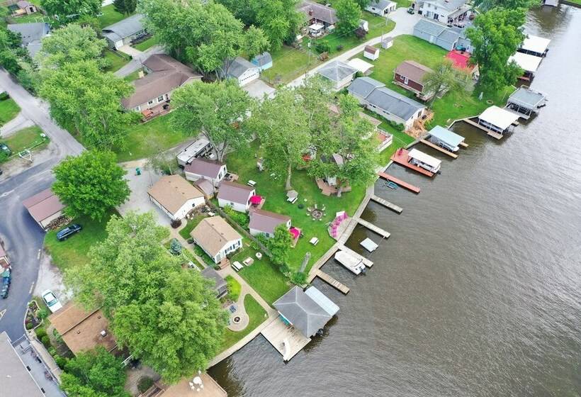 Paradise Cove Lakeside Cottages