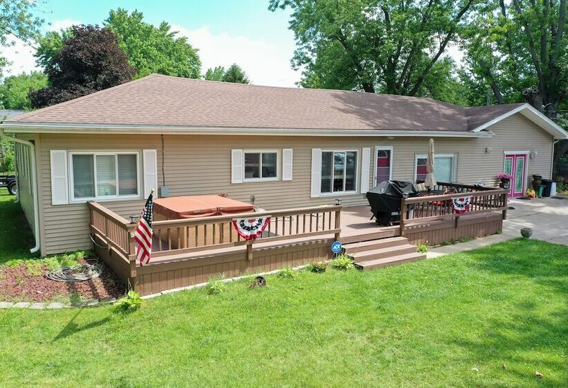 Paradise Cove Lakeside Cottages