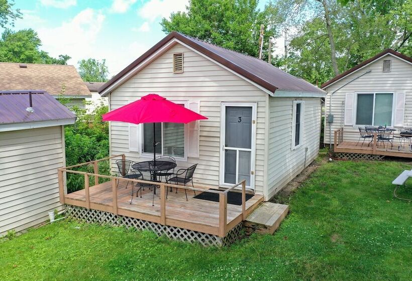 Paradise Cove Lakeside Cottages