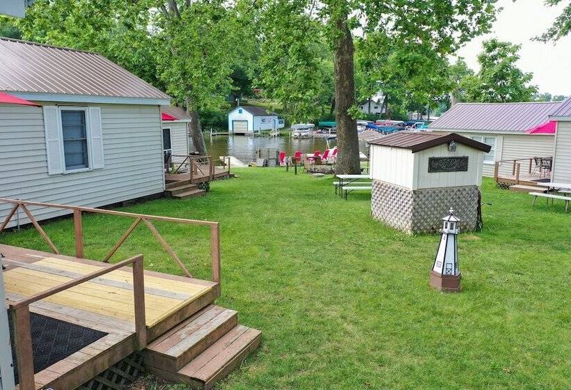 Paradise Cove Lakeside Cottages