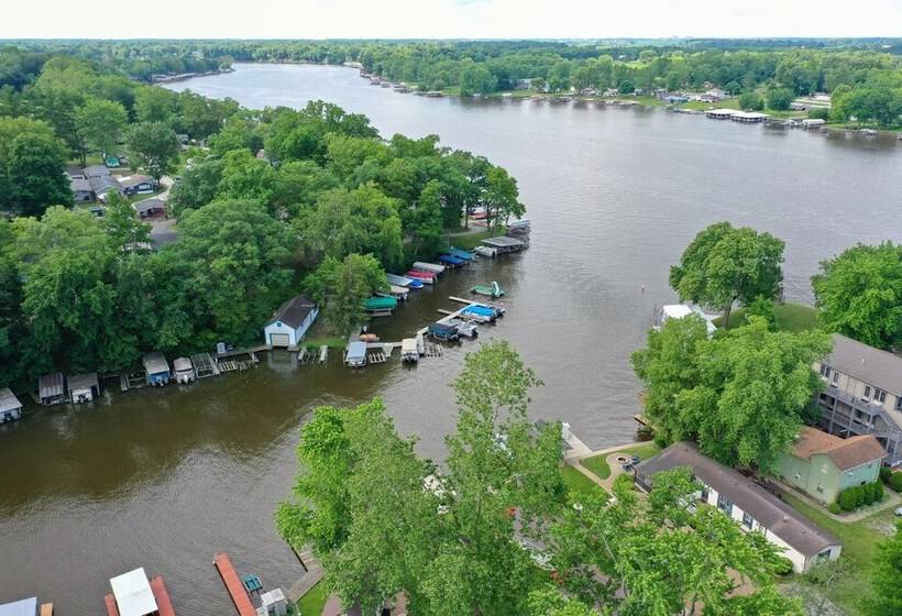 Paradise Cove Lakeside Cottages