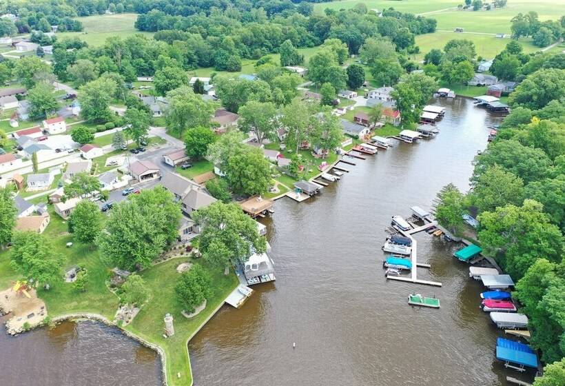 Paradise Cove Lakeside Cottages