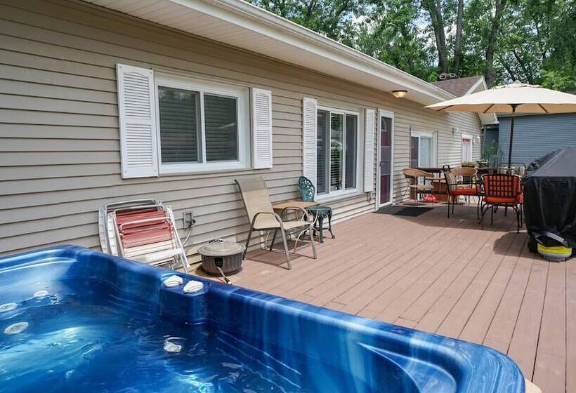 Paradise Cove Lakeside Cottages