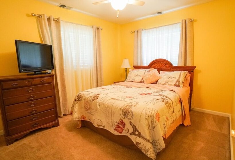 Paradise Cove Lakeside Cottages