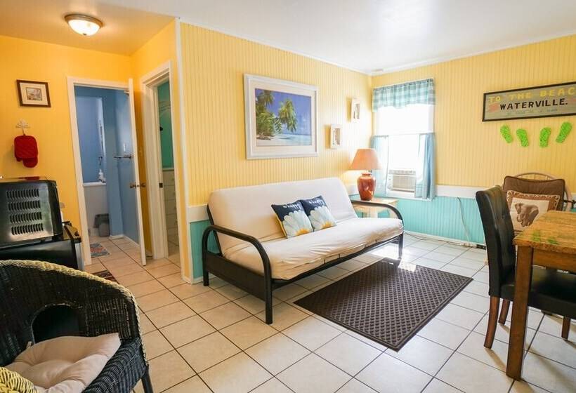 Paradise Cove Lakeside Cottages