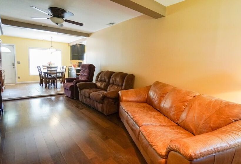 Paradise Cove Lakeside Cottages