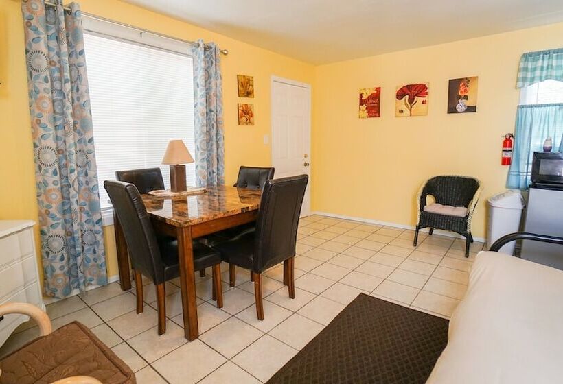 Paradise Cove Lakeside Cottages