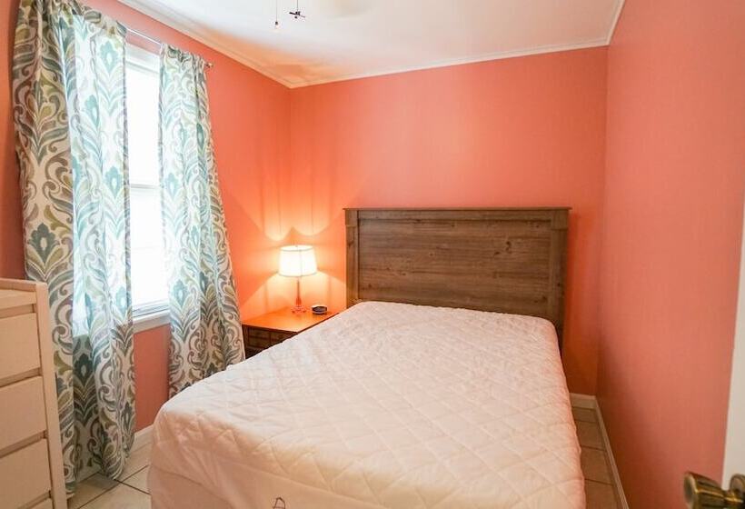 Paradise Cove Lakeside Cottages