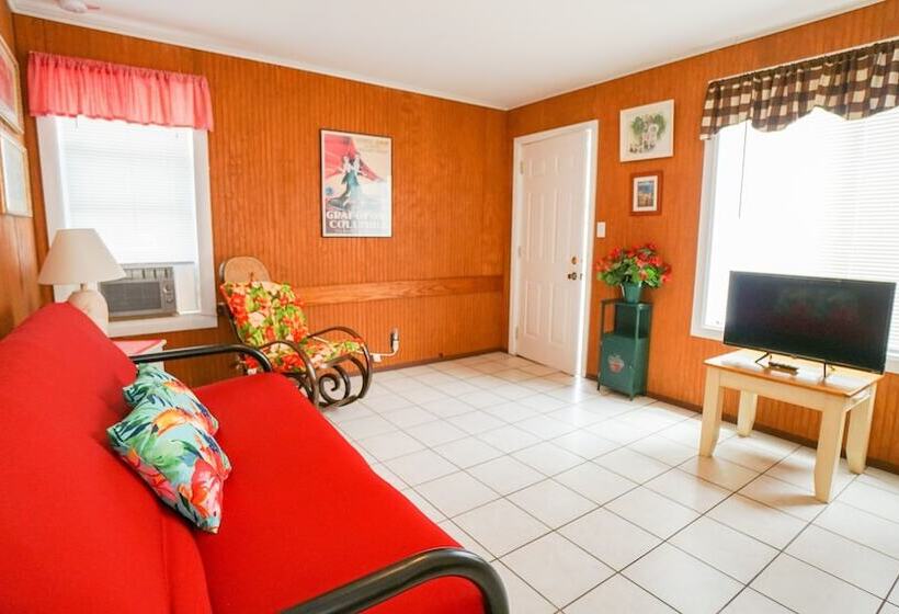 Paradise Cove Lakeside Cottages