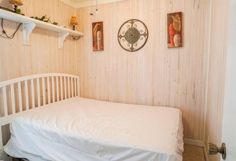 Paradise Cove Lakeside Cottages