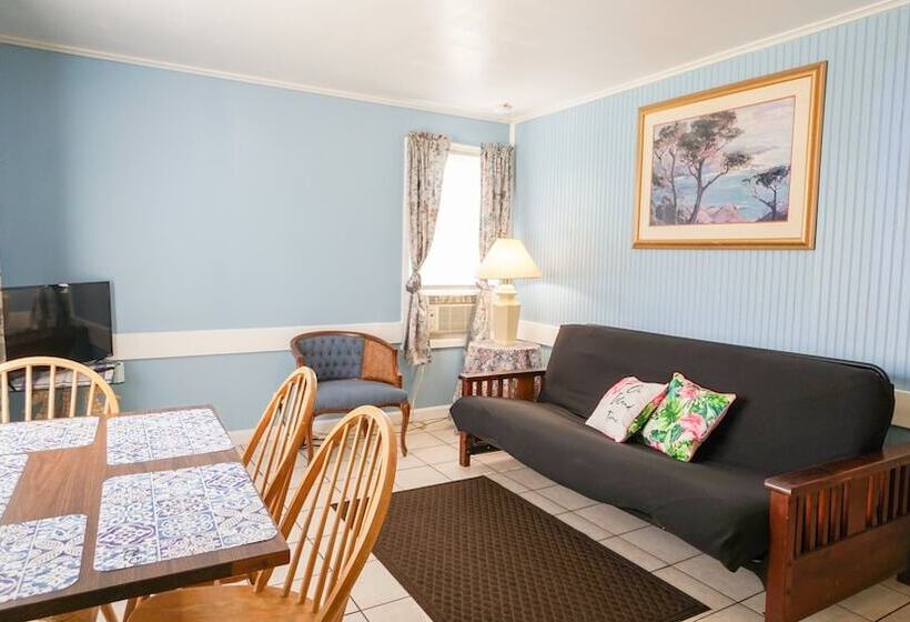 Paradise Cove Lakeside Cottages