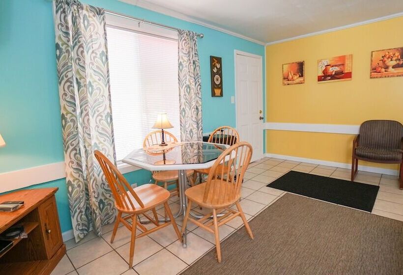 Paradise Cove Lakeside Cottages