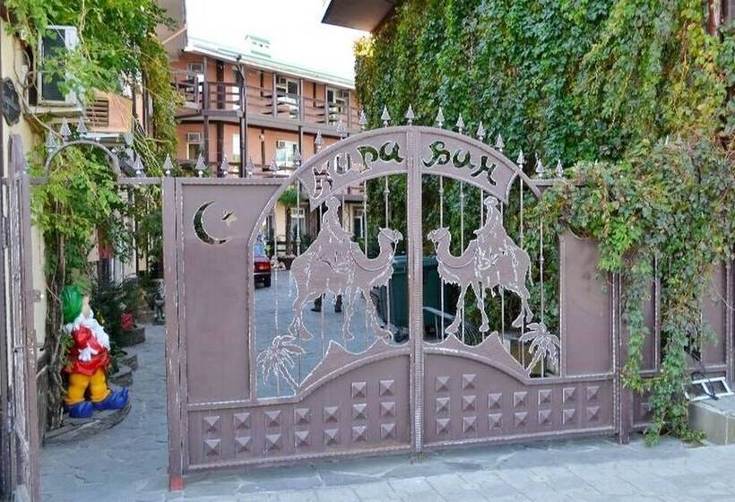 پانسیون Karavan